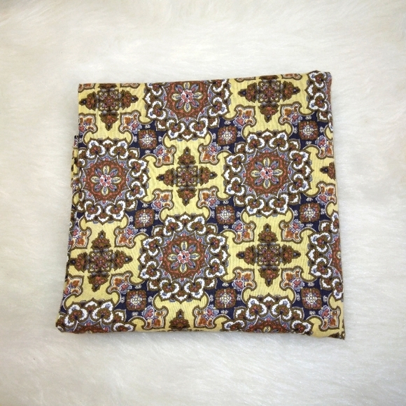 FABRIC Vintage Brown on gold regularly set stylized medallions 1 yd + - Picture 1 of 8